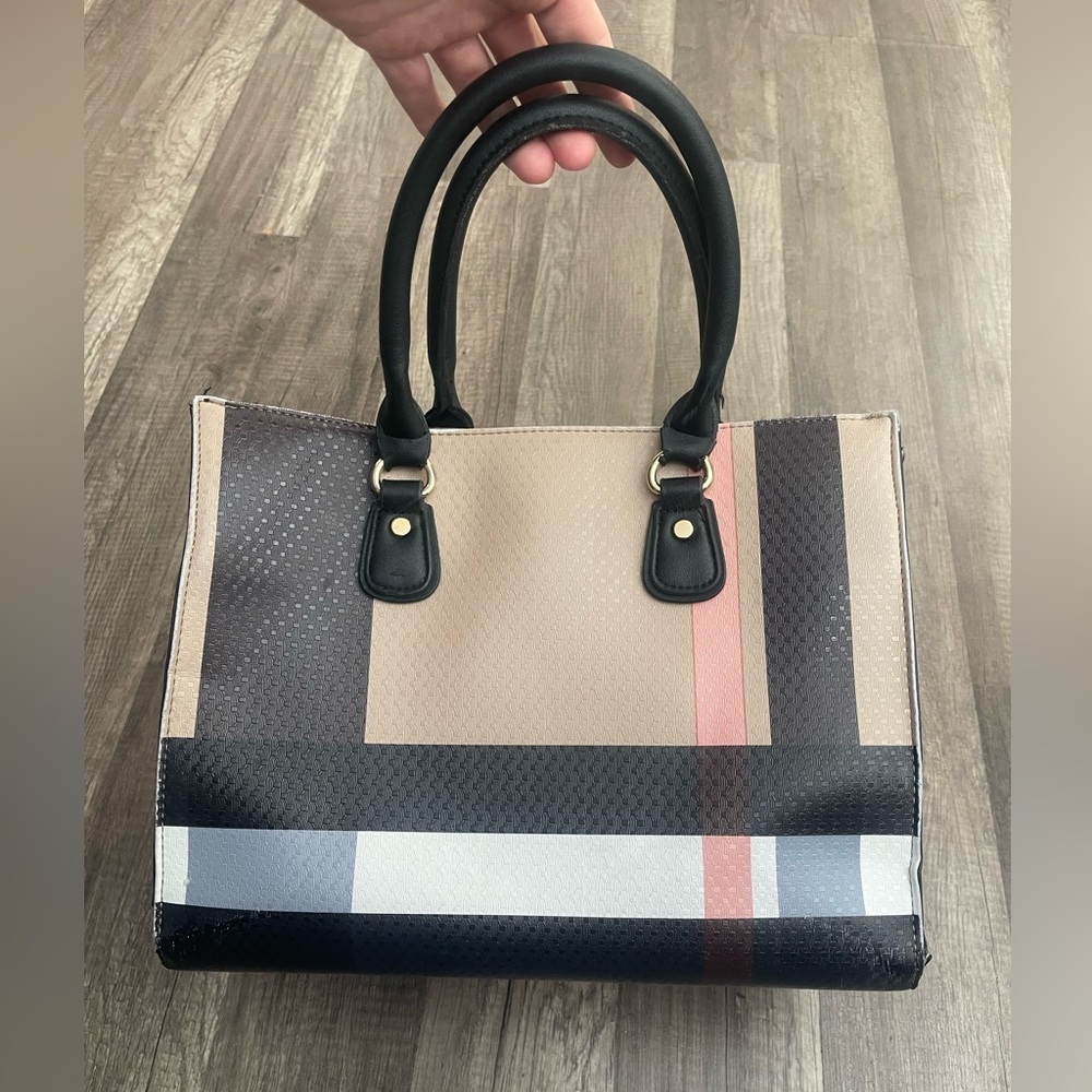 Geometric 90s tan plaid large satchel bag Y2K Burberry style minimalist